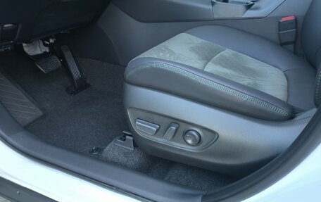 Toyota RAV4, 2025 год, 4 380 000 рублей, 29 фотография