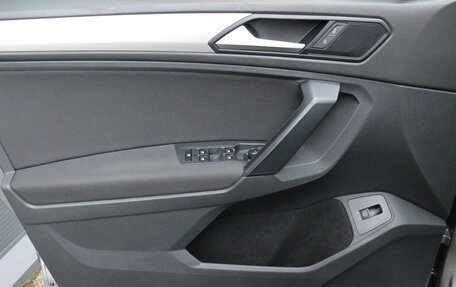 Volkswagen Tiguan II, 2020 год, 2 199 000 рублей, 12 фотография