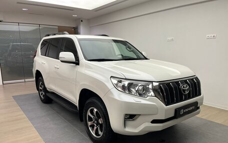 Toyota Land Cruiser Prado 150 рестайлинг 2, 2021 год, 5 790 000 рублей, 3 фотография