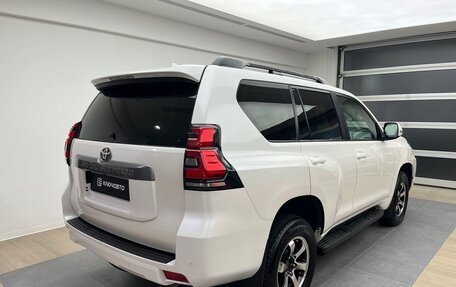 Toyota Land Cruiser Prado 150 рестайлинг 2, 2021 год, 5 790 000 рублей, 4 фотография