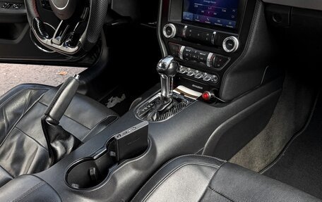 Ford Mustang VI рестайлинг, 2016 год, 2 290 000 рублей, 19 фотография