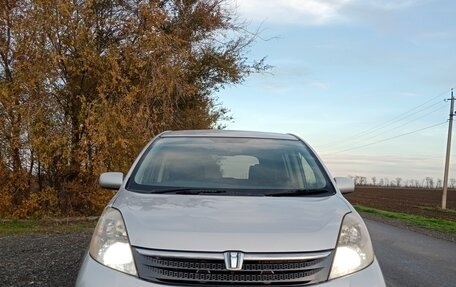 Toyota ISis I, 2005 год, 1 030 000 рублей, 3 фотография