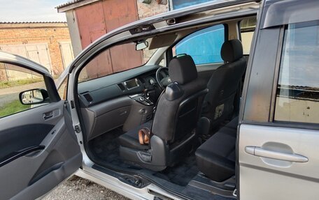 Toyota ISis I, 2005 год, 1 030 000 рублей, 11 фотография