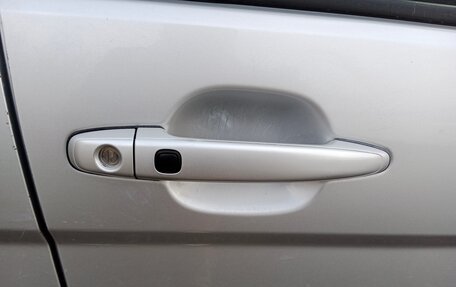 Toyota ISis I, 2005 год, 1 030 000 рублей, 20 фотография