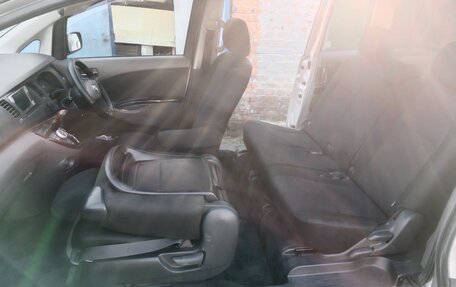 Toyota ISis I, 2005 год, 1 030 000 рублей, 12 фотография