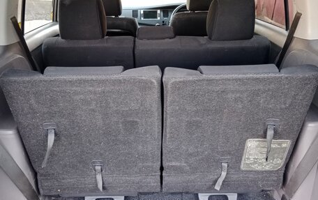 Toyota ISis I, 2005 год, 1 030 000 рублей, 17 фотография