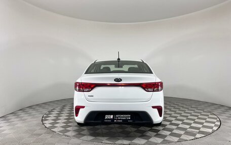 KIA Rio IV, 2018 год, 890 000 рублей, 4 фотография