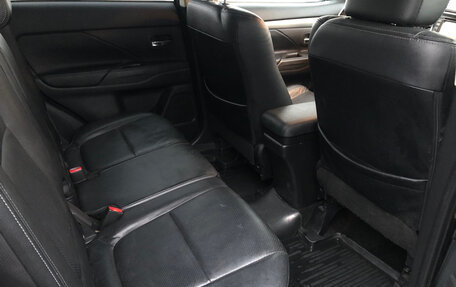 Mitsubishi Outlander III рестайлинг 3, 2014 год, 1 350 000 рублей, 10 фотография