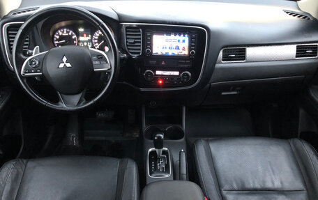 Mitsubishi Outlander III рестайлинг 3, 2014 год, 1 350 000 рублей, 11 фотография