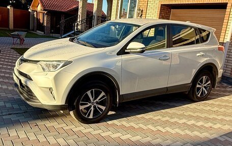 Toyota RAV4, 2015 год, 1 950 000 рублей, 2 фотография