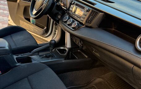 Toyota RAV4, 2015 год, 1 950 000 рублей, 7 фотография