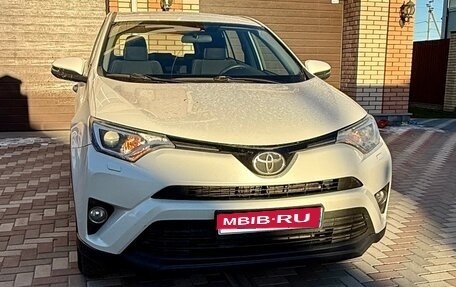 Toyota RAV4, 2015 год, 1 950 000 рублей, 1 фотография