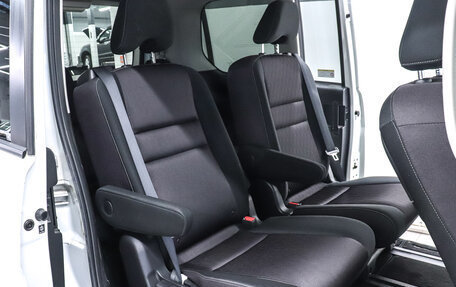 Nissan Serena IV, 2018 год, 2 170 000 рублей, 20 фотография