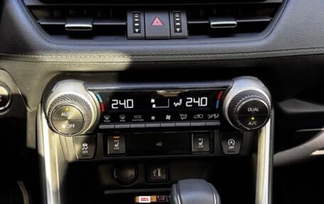 Toyota RAV4, 2025 год, 3 990 000 рублей, 5 фотография