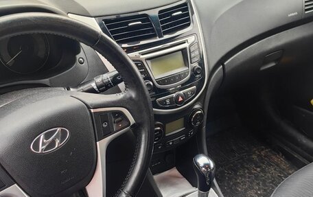 Hyundai Solaris II рестайлинг, 2012 год, 680 000 рублей, 5 фотография