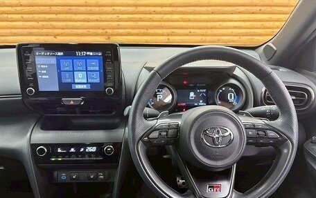 Toyota Yaris Cross, 2022 год, 1 590 007 рублей, 10 фотография