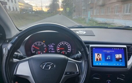 Hyundai Solaris II рестайлинг, 2017 год, 750 000 рублей, 2 фотография