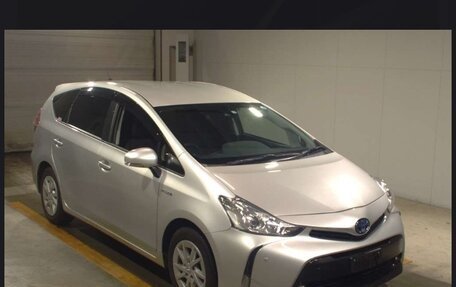 Toyota Prius Alpha I (ZVW40/41), 2019 год, 1 900 000 рублей, 1 фотография