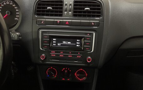 Volkswagen Polo VI (EU Market), 2015 год, 949 000 рублей, 11 фотография