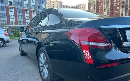 Mercedes-Benz E-Класс, 2017 год, 3 000 000 рублей, 2 фотография