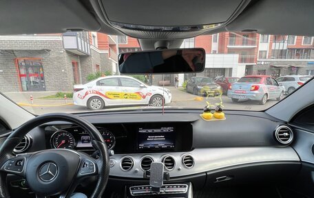 Mercedes-Benz E-Класс, 2017 год, 3 000 000 рублей, 20 фотография