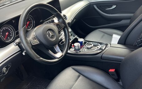 Mercedes-Benz E-Класс, 2017 год, 3 000 000 рублей, 23 фотография