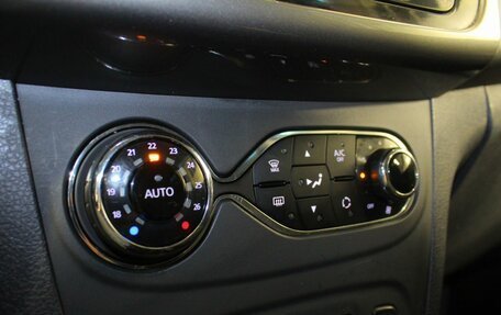 Renault Sandero II рестайлинг, 2016 год, 698 000 рублей, 12 фотография