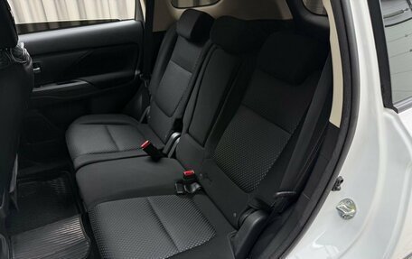 Mitsubishi Outlander III рестайлинг 3, 2017 год, 2 150 000 рублей, 9 фотография