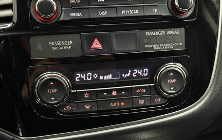 Mitsubishi Outlander III рестайлинг 3, 2017 год, 2 150 000 рублей, 14 фотография