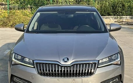 Skoda Superb III рестайлинг, 2021 год, 2 000 000 рублей, 3 фотография