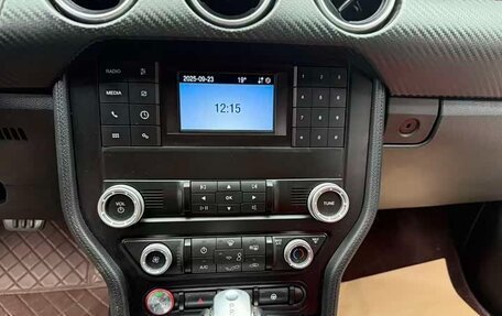 Ford Mustang VI рестайлинг, 2023 год, 2 780 000 рублей, 10 фотография