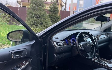 Toyota Camry, 2017 год, 1 990 000 рублей, 6 фотография