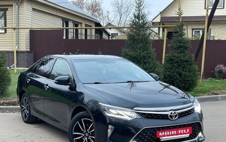 Toyota Camry, 2017 год, 1 990 000 рублей, 2 фотография