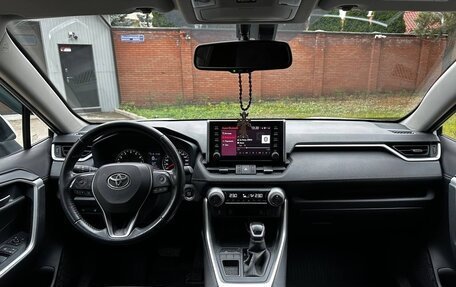 Toyota RAV4, 2021 год, 2 550 000 рублей, 2 фотография