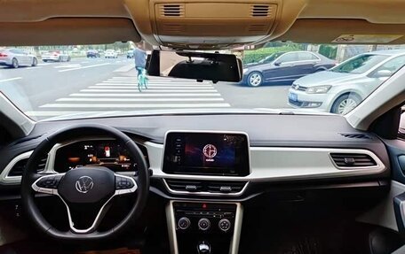 Volkswagen T-Roc I, 2022 год, 1 655 000 рублей, 7 фотография