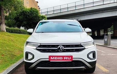 Volkswagen T-Roc I, 2022 год, 1 655 000 рублей, 2 фотография