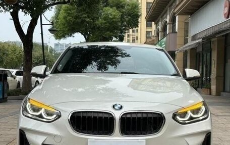 BMW 1 серия, 2022 год, 1 550 000 рублей, 2 фотография