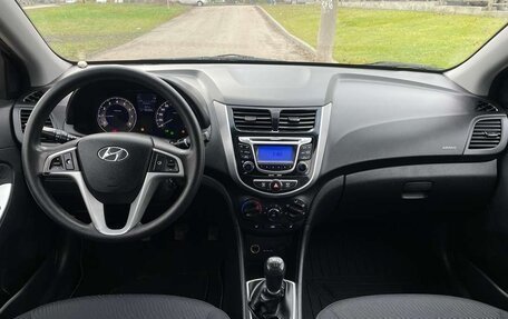 Hyundai Solaris II рестайлинг, 2012 год, 800 000 рублей, 10 фотография