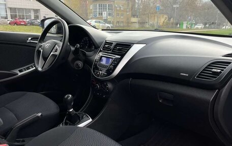 Hyundai Solaris II рестайлинг, 2012 год, 800 000 рублей, 13 фотография