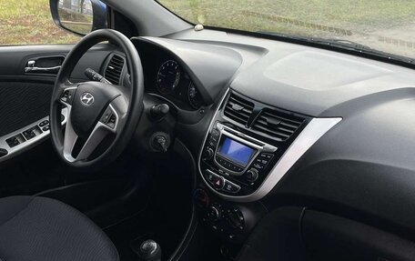 Hyundai Solaris II рестайлинг, 2012 год, 800 000 рублей, 14 фотография