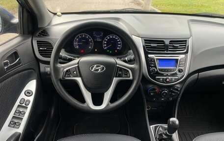 Hyundai Solaris II рестайлинг, 2012 год, 800 000 рублей, 12 фотография