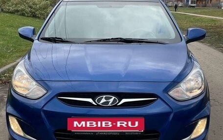 Hyundai Solaris II рестайлинг, 2012 год, 800 000 рублей, 2 фотография