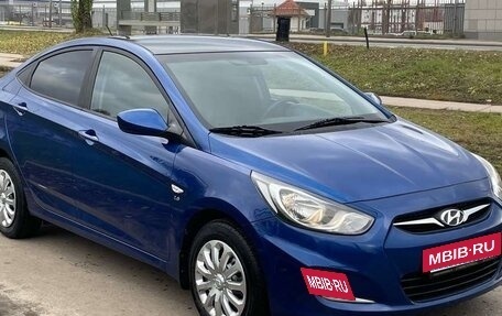 Hyundai Solaris II рестайлинг, 2012 год, 800 000 рублей, 3 фотография