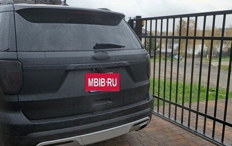 Ford Explorer VI, 2017 год, 3 300 000 рублей, 3 фотография