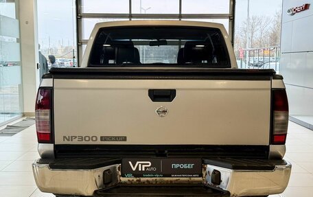 Nissan NP300, 2012 год, 1 185 000 рублей, 5 фотография