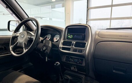Nissan NP300, 2012 год, 1 185 000 рублей, 9 фотография