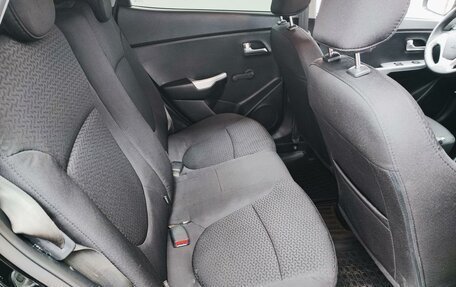 KIA Rio III рестайлинг, 2015 год, 890 000 рублей, 10 фотография