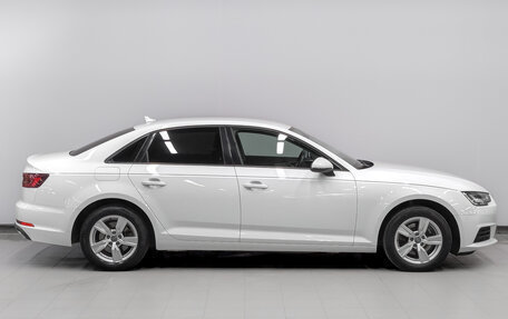 Audi A4, 2019 год, 2 950 000 рублей, 4 фотография