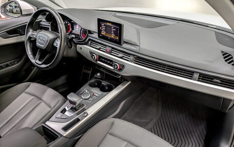 Audi A4, 2019 год, 2 950 000 рублей, 11 фотография