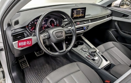 Audi A4, 2019 год, 2 950 000 рублей, 16 фотография
